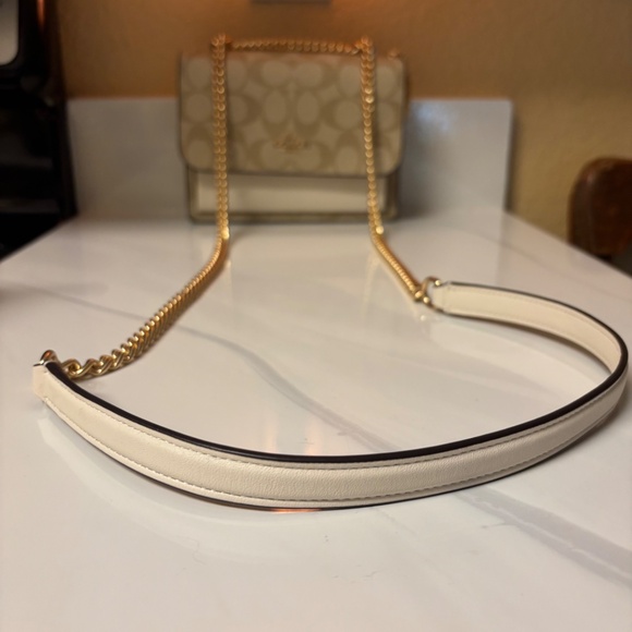 Coach - Picture 3 of 3